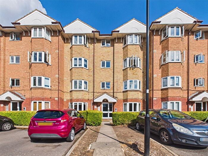 2 Bedroom Flat To Rent In Varsity Drive, Twickenham, TW1