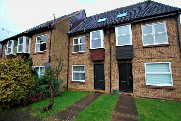 1 Bedroom Flat To Rent In Bradfield Close, GU4
