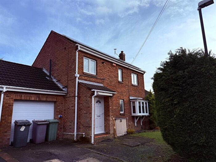 3 Bedroom Link Detached House For Sale In Cornfield Avenue, South Normanton, Alfreton, DE55