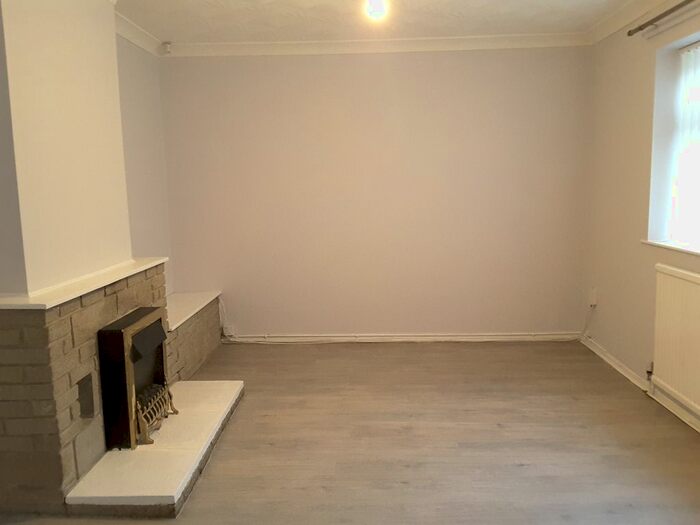 3 Bedroom Semi-Detached House To Rent In Castle View, Edlington, Doncaster, DN12