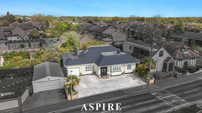 4 Bedroom Detached House For Sale In Scrub Lane, Benfleet, SS7