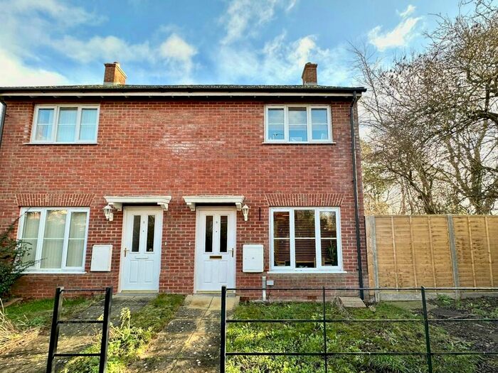 2 Bedroom End Of Terrace House For Sale In Grafton Drive, Highfields