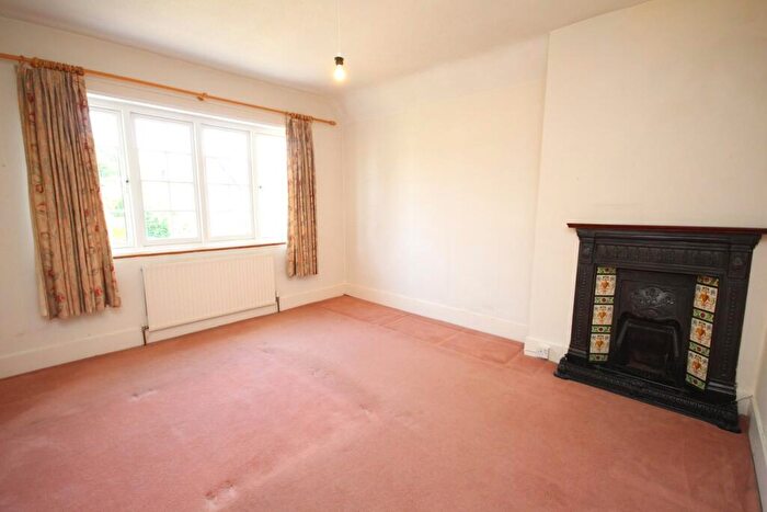 4 Bedroom Semi-Detached House For Sale In Norton Way South, Letchworth Garden City, SG6