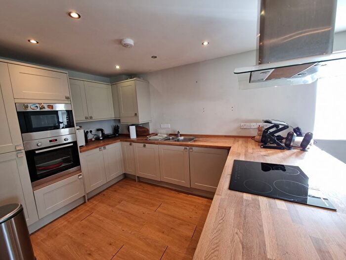 2 Bedroom Flat To Rent In Mount Wise, Cornwall, Newquay, TR7