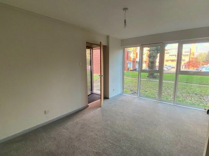 Studio To Rent In Browns Green, Birmingham, B20