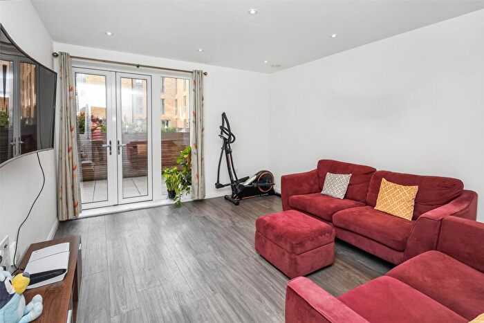 3 Bedroom Maisonette For Sale In Charmille Avenue, London, NW9