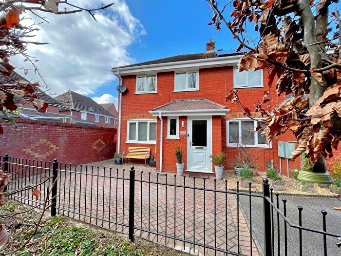 3 Bedroom Semi Detached House To Rent In Coriander Way, Whiteley, PO15