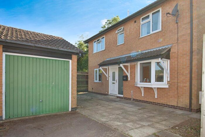 3 Bedroom Detached House For Sale In Fenside Drive, Newborough, Peterborough, PE6