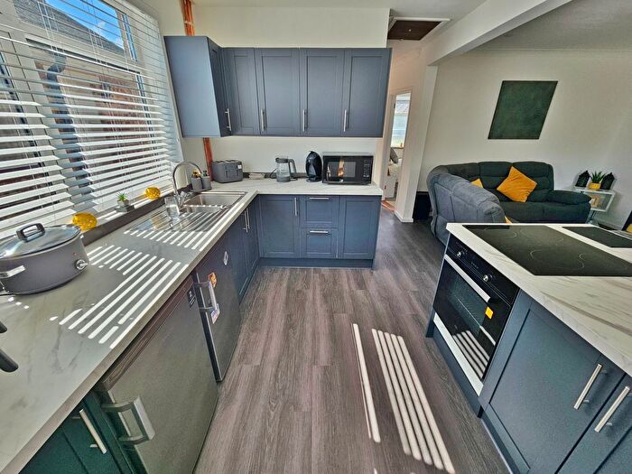 2 Bedroom Semi-detached Bungalow For Sale In Fareham Park Road, Fareham, PO15