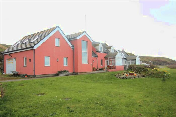 5 Bedroom Semi-Detached House For Sale In Craignahuillie, Bellochantuy, PA28