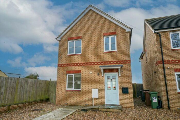 3 Bedroom House To Rent In Threeways, Northall, LU6