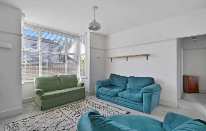 2 Bedroom Flat To Rent In Stanger Road, South Norwood, SE25