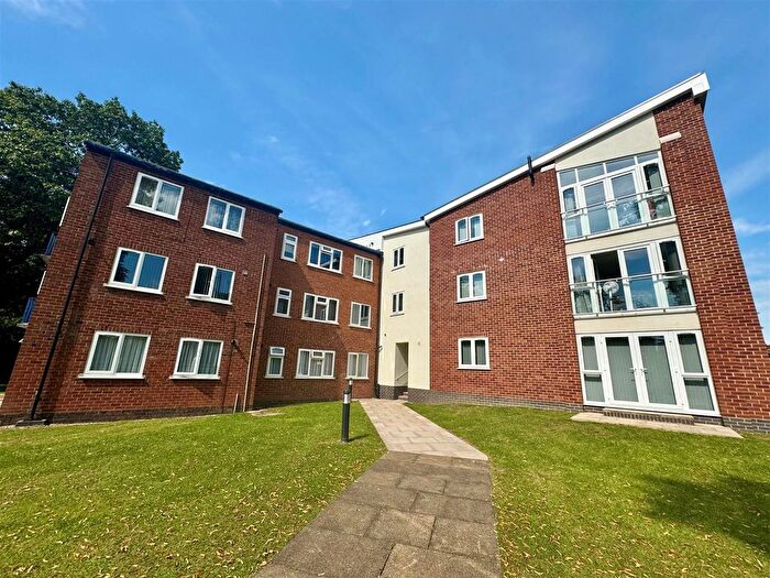 2 Bedroom Flat To Rent In Warwick Court, Solihull, B91