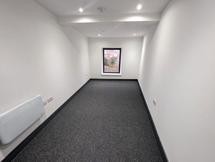 1 Bedroom Flat To Rent In Commercial Street, Mountain Ash, CF45
