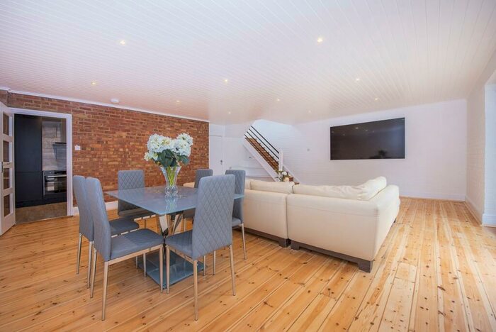 2 Bedroom Cottage To Rent In Lower Ham Road Kingston Upon Thames, KT2