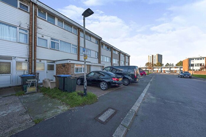 4 Bedroom Town House For Sale In Wood Close, Hatfield, AL10