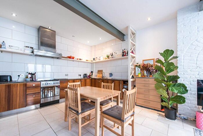 3 Bedroom House For Sale In Victoria Mews, Brondesbury, London, NW6