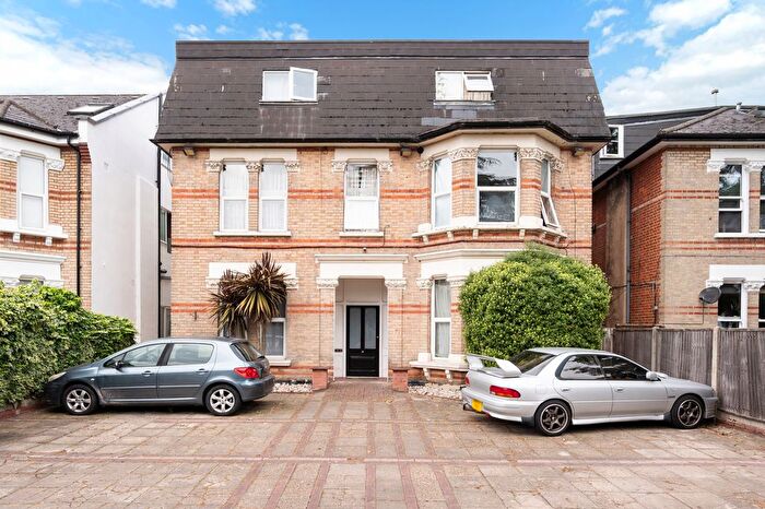 Studio To Rent In Amber Court, The Avenue, Surbiton, KT5