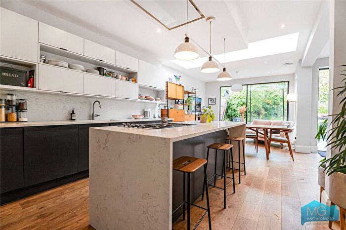 4 Bedroom Semi-Detached House For Sale In Wroxham Gardens, London, N11