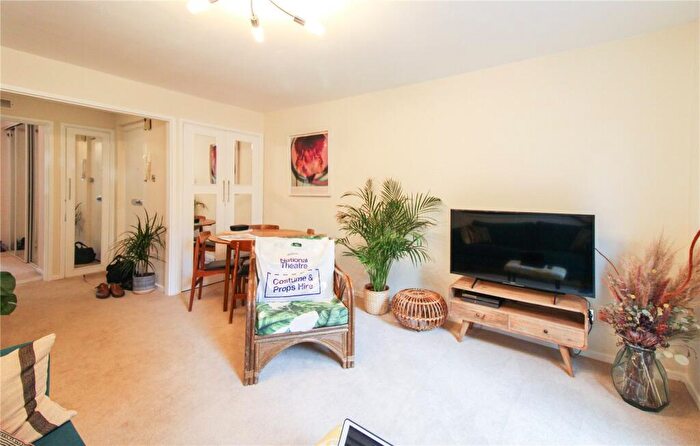 1 Bedroom Apartment To Rent In Maresfield, Croydon, CR0