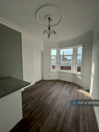 2 Bedroom Flat To Rent In Brisbane Road, Largs, KA30