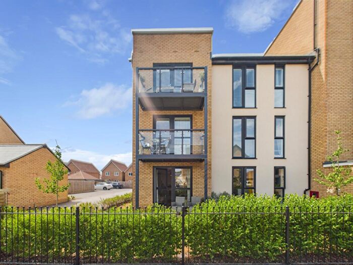 2 Bedroom Flat To Rent In Cowleaze Path, Banwell, BS29