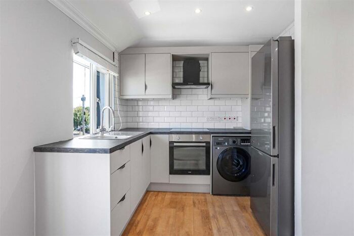 1 Bedroom Flat To Rent In Florian Avenue, Sutton, SM1