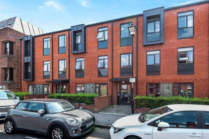 2 Bedroom Flat To Rent In Victoria Road, Winchester, SO23