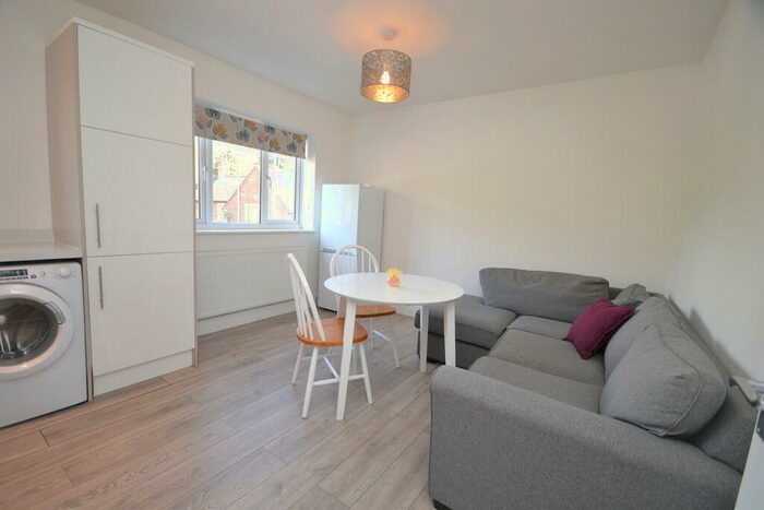 2 Bedroom Flat To Rent In Derby Road, Beeston, NG9