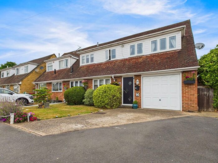 4 Bedroom Semi-detached House For Sale In Berners Close, Cippenham, Berkshire, SL1