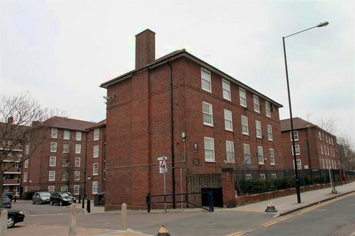 3 Bedroom Flat To Rent In Bromley High Street, Bow/Bromley-By-Bow, E3