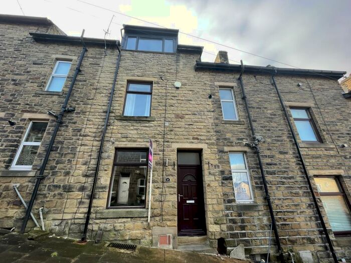 3 Bedroom Property To Rent In Keighley, West Yorkshire, BD21