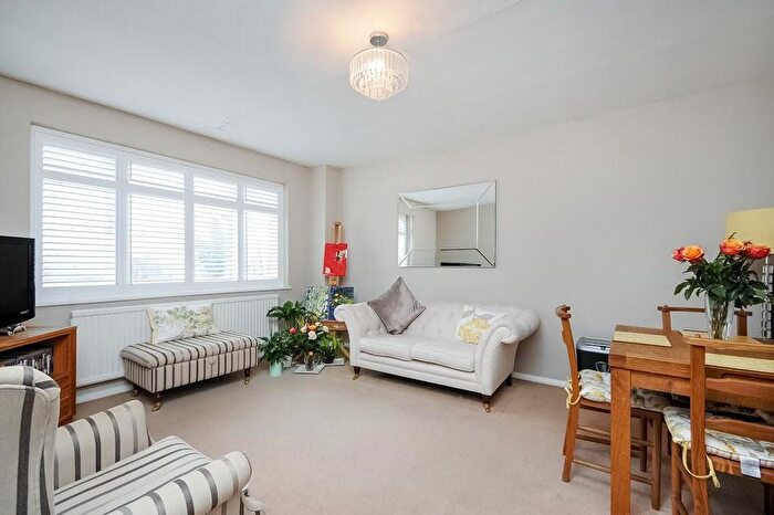 2 Bedroom Flat To Rent In Shepherds Hill, Highgate, London, N6
