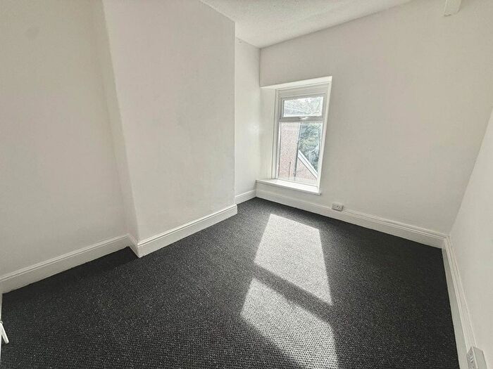 1 Bedroom Flat To Rent In High Street, Fleur De Lis, Blackwood, NP12