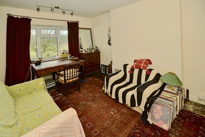 3 Bedroom Semi-Detached House For Sale In Beckets Close, Hastingleigh, Ashford, TN25