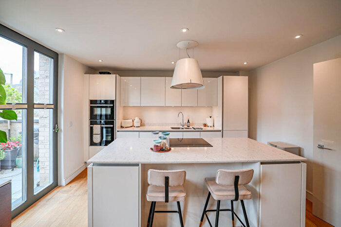 3 Bedroom Maisonette For Sale In The General, Bristol, BS1