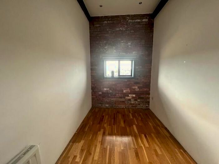 2 Bedroom Flat To Rent In Lilycroft Road, Bradford, BD9