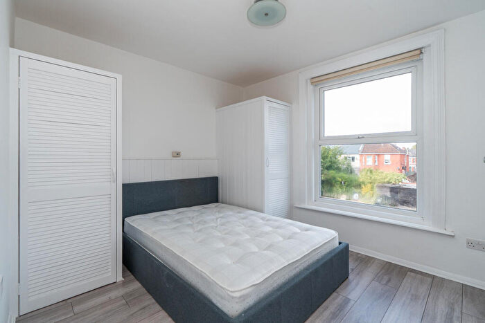 1 Bedroom Flat To Rent In Thornbury Avenue, Southampton, Hampshire, SO15