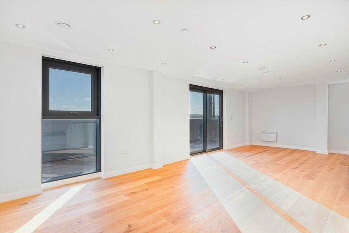 3 Bedroom Flat To Rent In Atkinson Street, Leeds, LS10