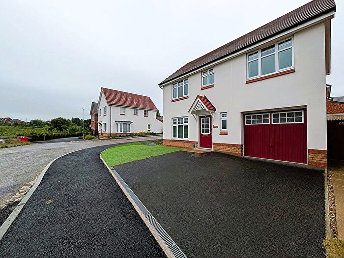 3 Bedroom Detached House For Sale In Bank Mill Close, Oldham, OL9
