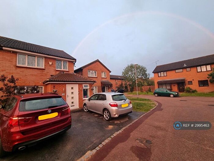 4 Bedroom Semi Detached House To Rent In Burniston Close, Lower Earley, Reading, RG6