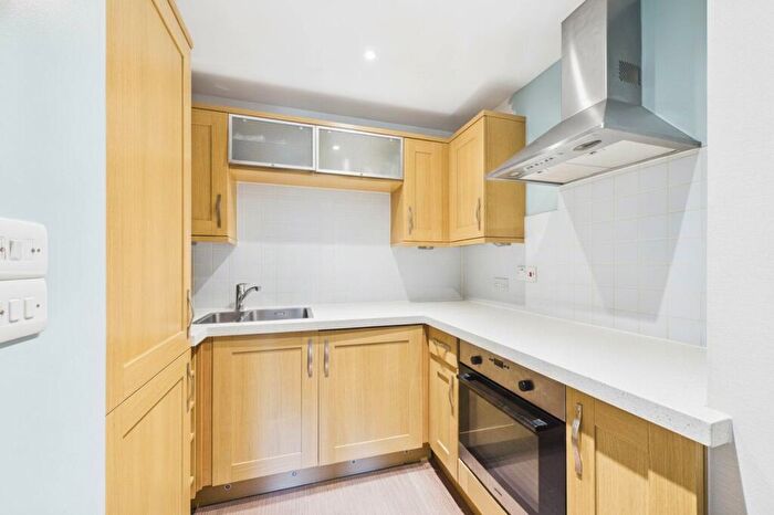 2 Bedroom Flat To Rent In Bridge Court, Bridge Avenue, Maidenhead, Berkshire, SL6