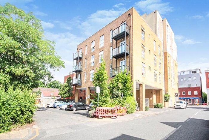 3 Bedroom Flat To Rent In Ibex House, Burlington Road, SL1
