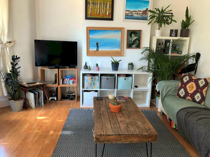 3 Bedroom Flat To Rent In Vicarage Road, Leyton, E10