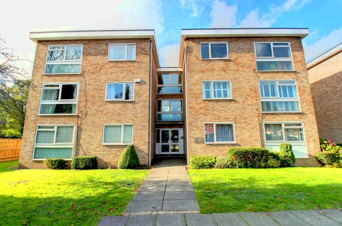 1 Bedroom Apartment To Rent In The Gables, - Cooden Close, Bromley, BR1