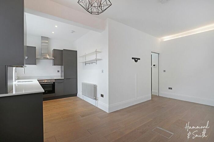 2 Bedroom Apartment To Rent In High Street, Epping, CM16