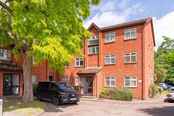 2 Bedroom Flat To Rent In Fernleigh Close, Croydon, CR0