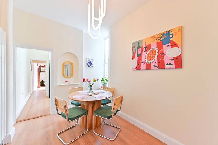 2 Bedroom Flat For Sale In Colson Road, East Croydon, Croydon, CR0