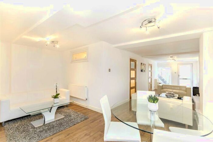 2 Bedroom Flat To Rent In Cleveland Street, London, W1T