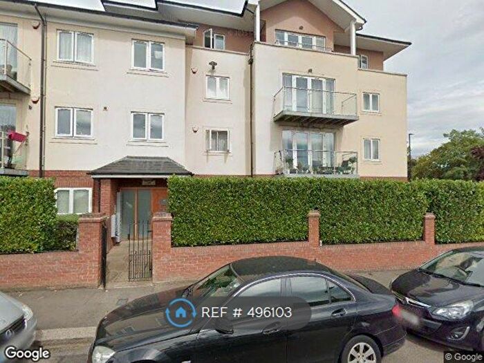 2 Bedroom Flat To Rent In Kings Avenue, Greenford, UB6